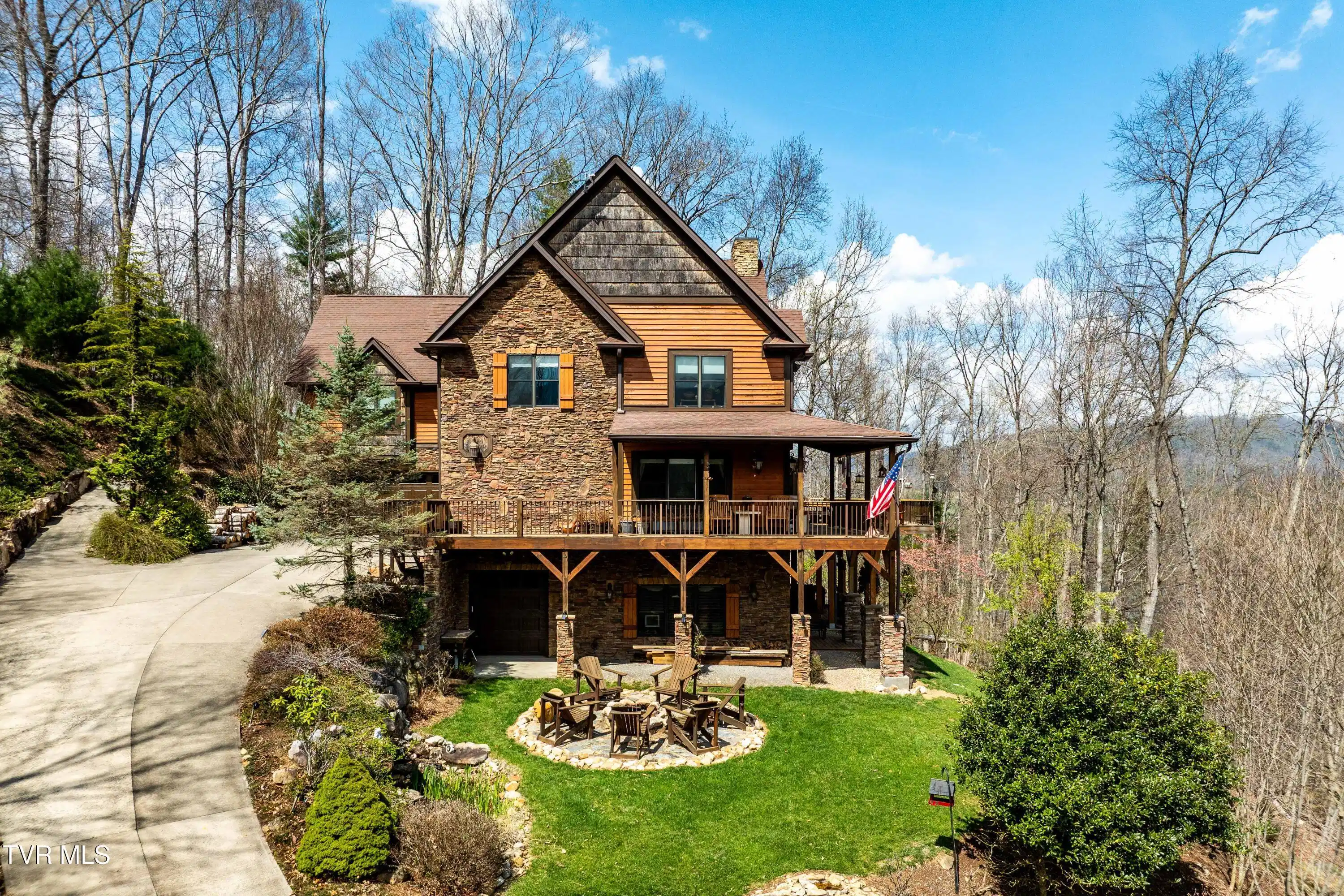 Image 1: 710 Gordon Ridge Road (26 of 142)