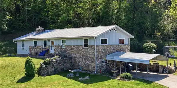 285 Matthews Lane