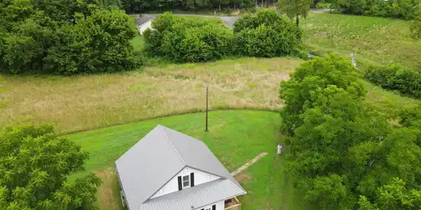 Image 4: RIGHT END VIEW WITH LOT