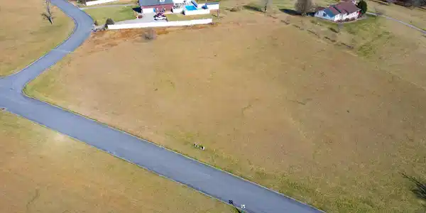 Image 4: 16-18 Aerial