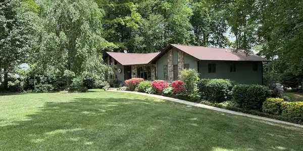 230 Picadilly Lane
