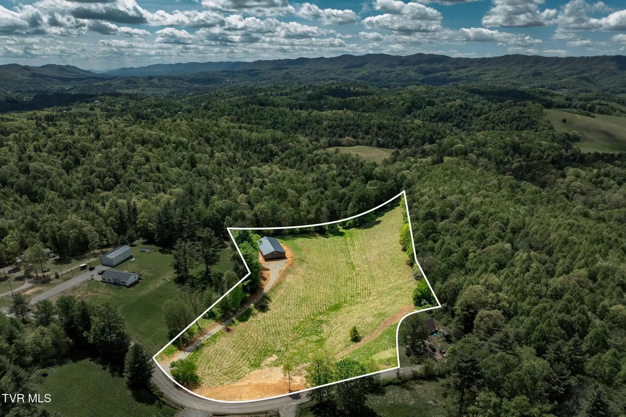 Image 1: 835 Red Brush Road (1 of 60)