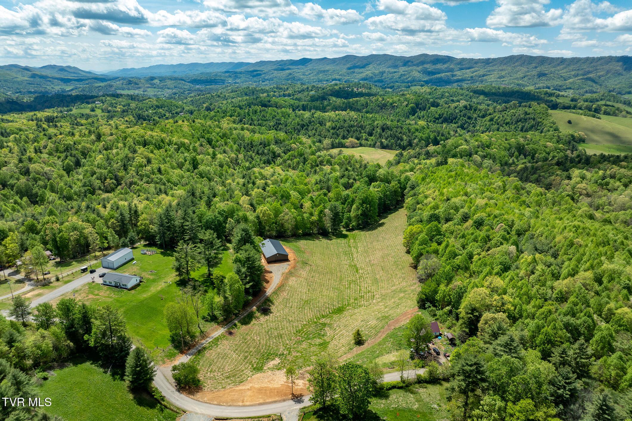 Image 2: 835 Red Brush Road (2 of 60)