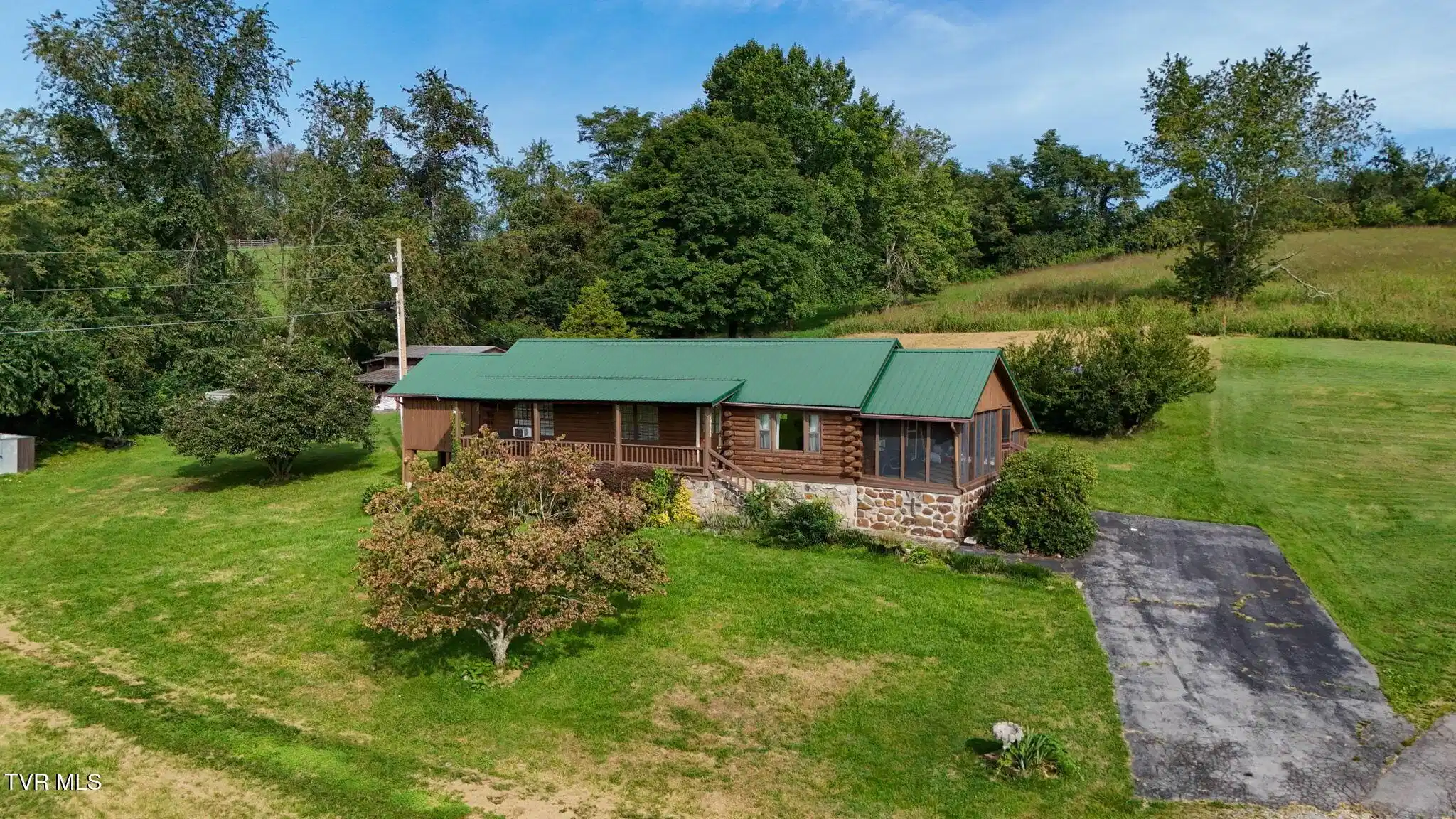 Image 1: 29-web-or-mls-17363 Primrose Ln Drone RF