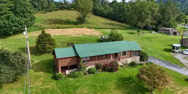 Image 4: 1-web-or-mls-17363 Primrose Ln Drone RF-