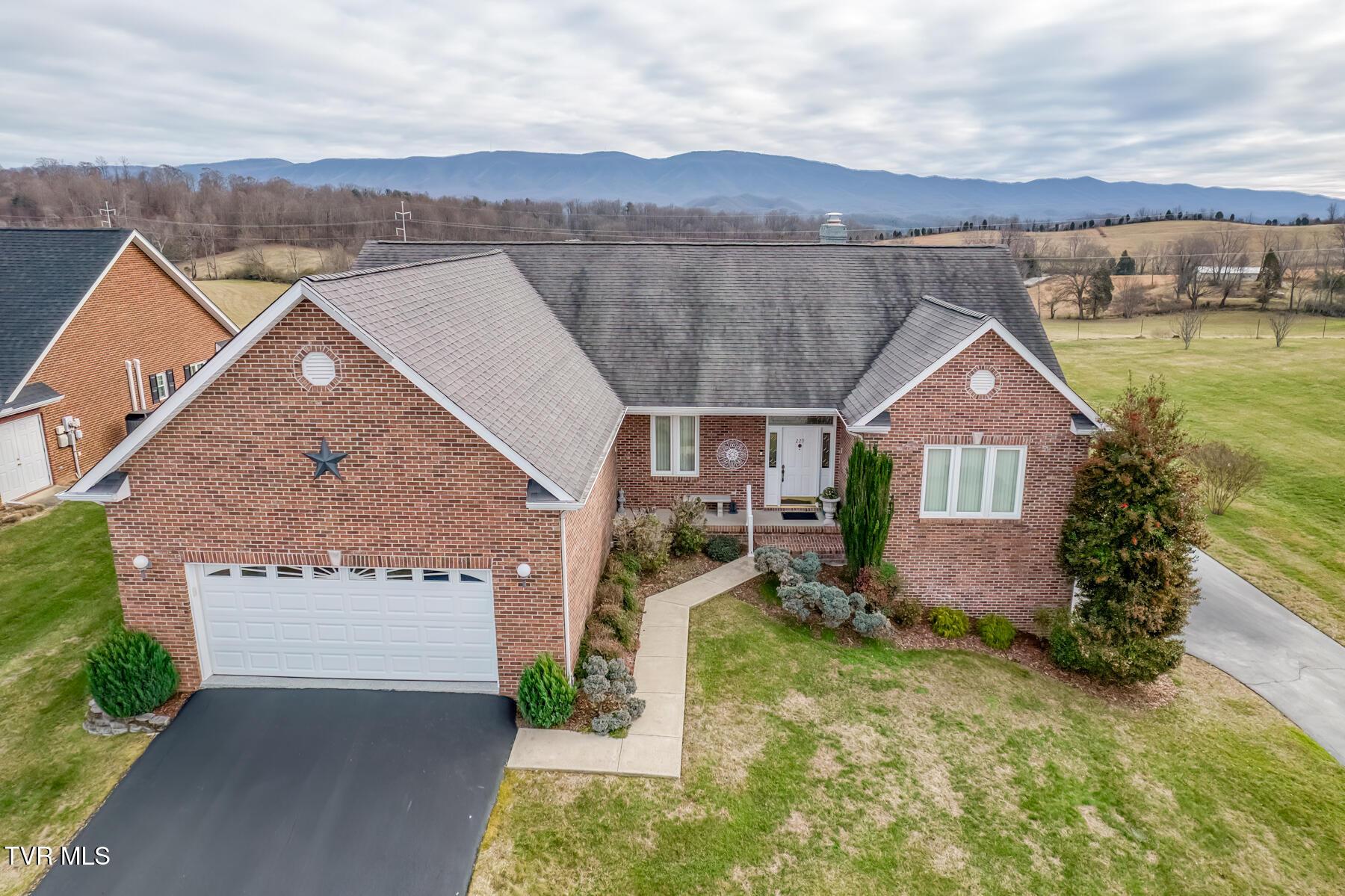 Image 3: 229 Country Meadows Cir-2