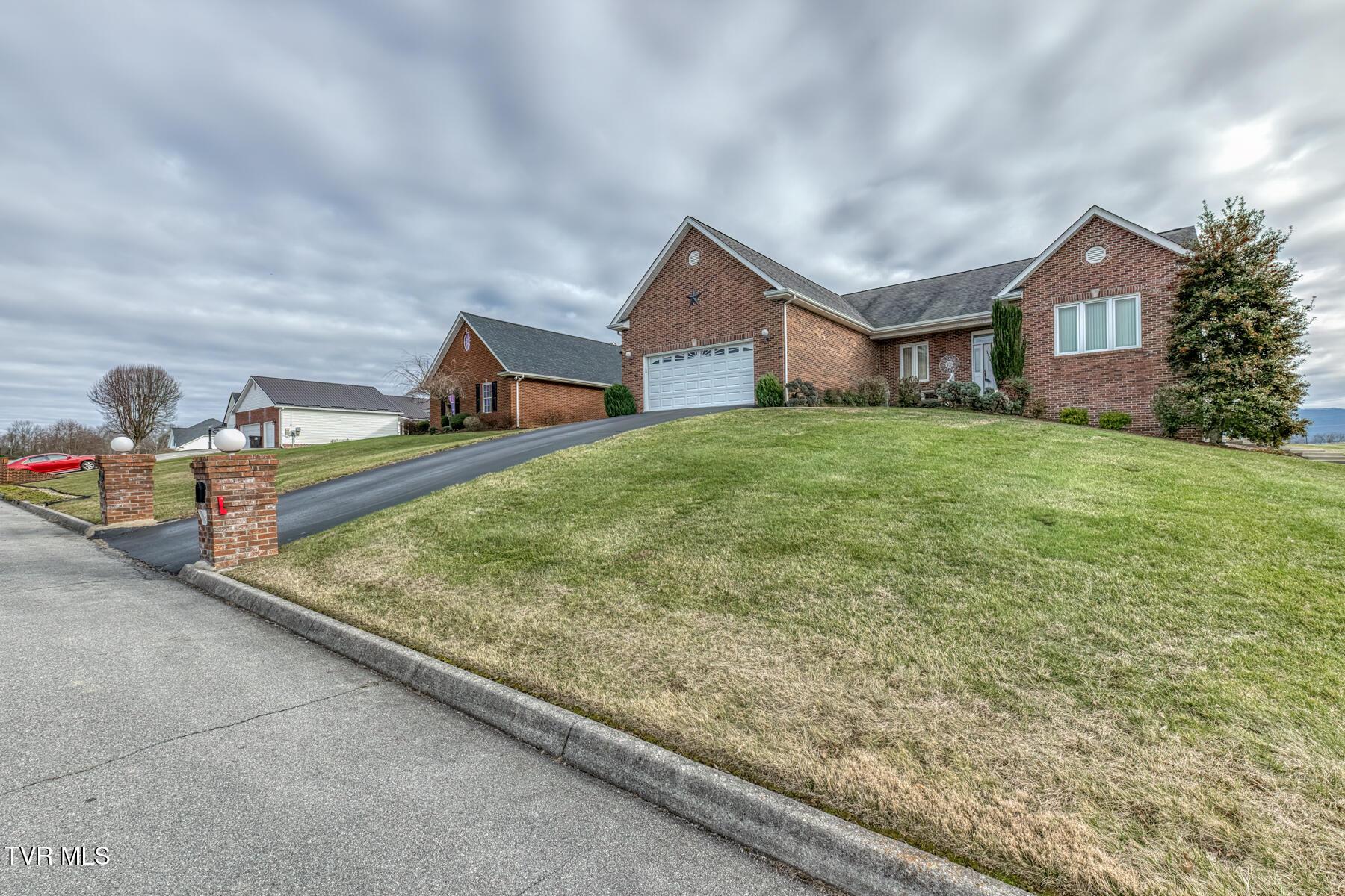Image 4: 229 Country Meadows Cir-60