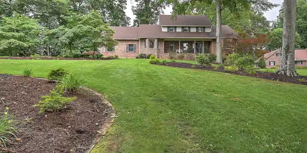 1239 Olde Oaks Drive