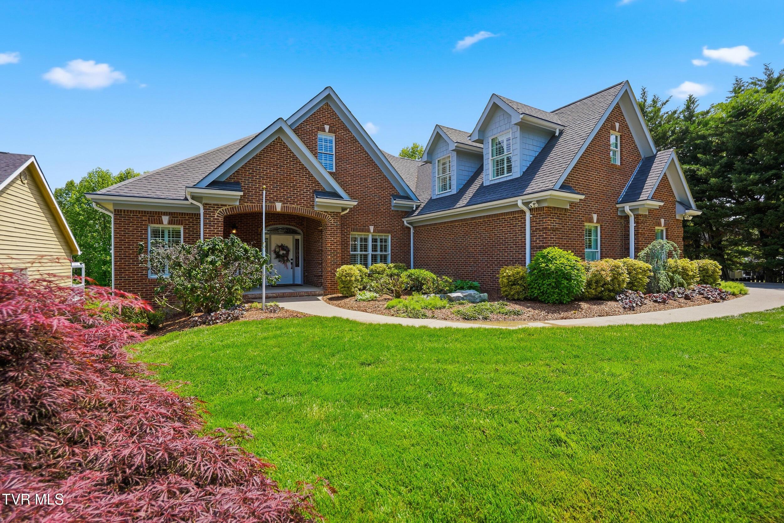 Image 4: Beautiful Landscaping
