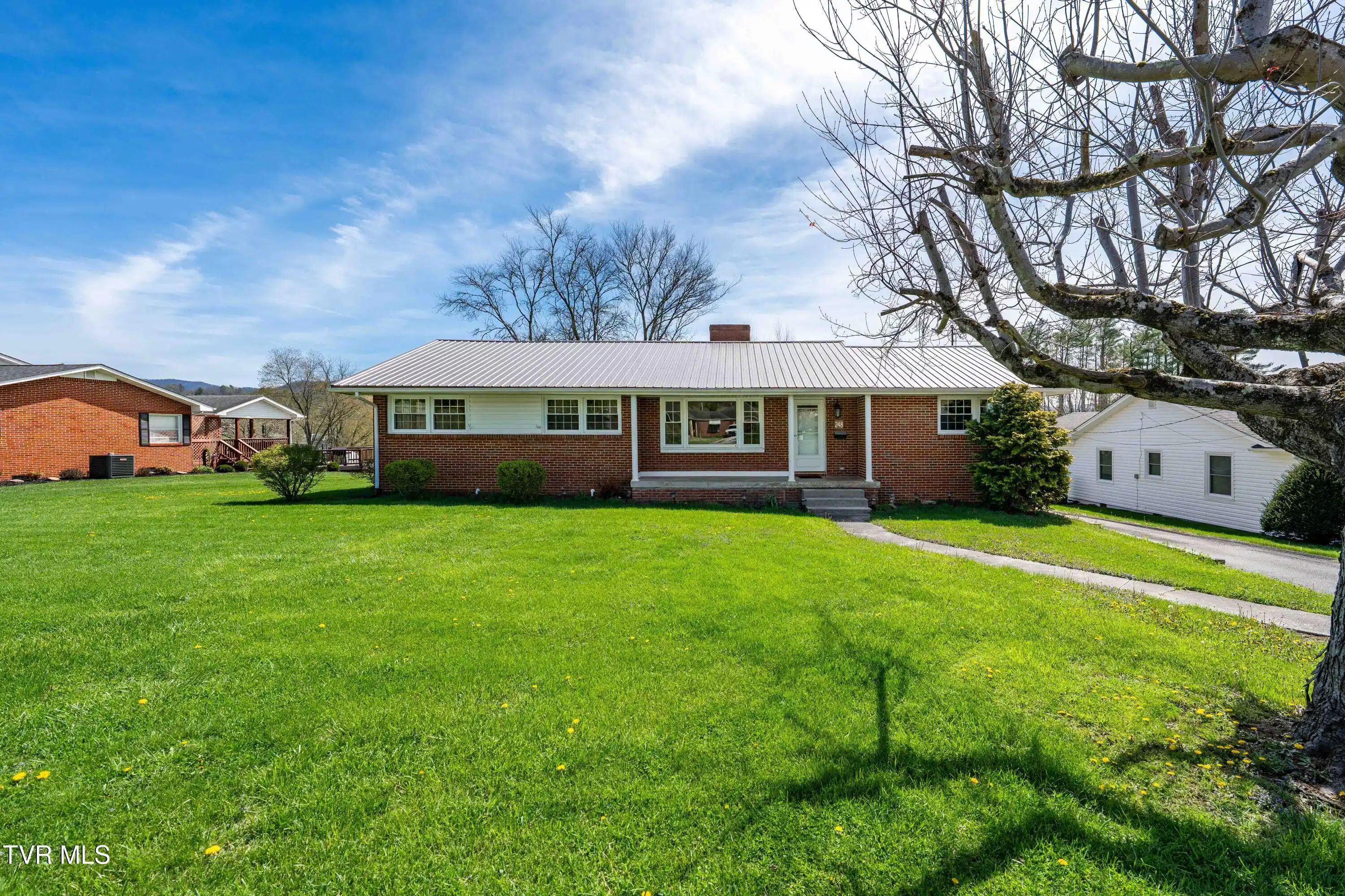 Image 1: 248 Sunset Drive (2 of 57)