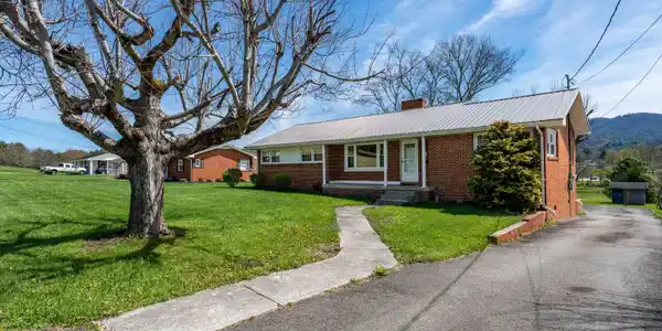 Image 2: 248 Sunset Drive (1 of 57)