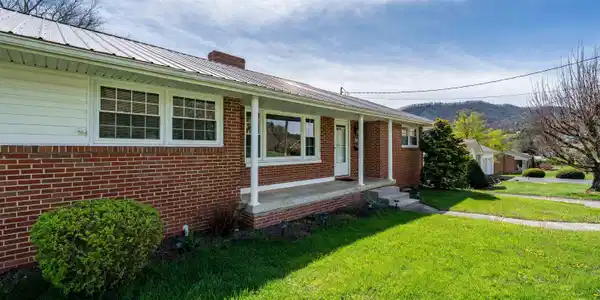 Image 4: 248 Sunset Drive (4 of 57)