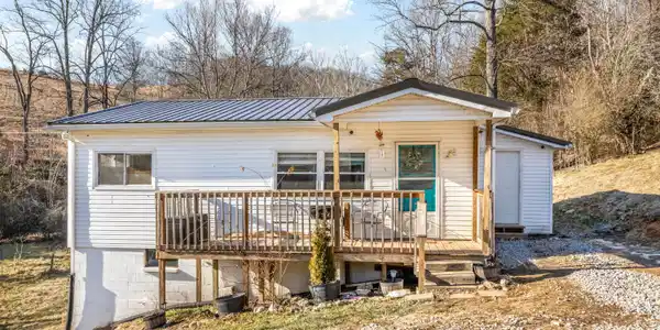 9086 Middle Wallens Creek Road