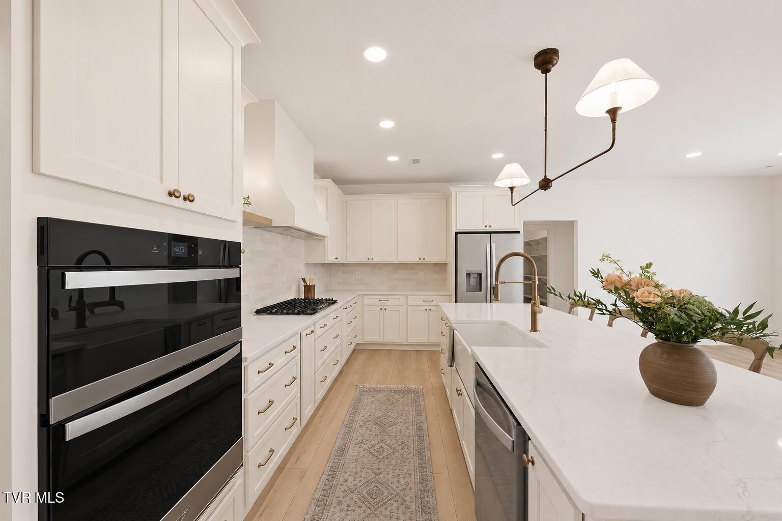 Image 4: kitchen 2