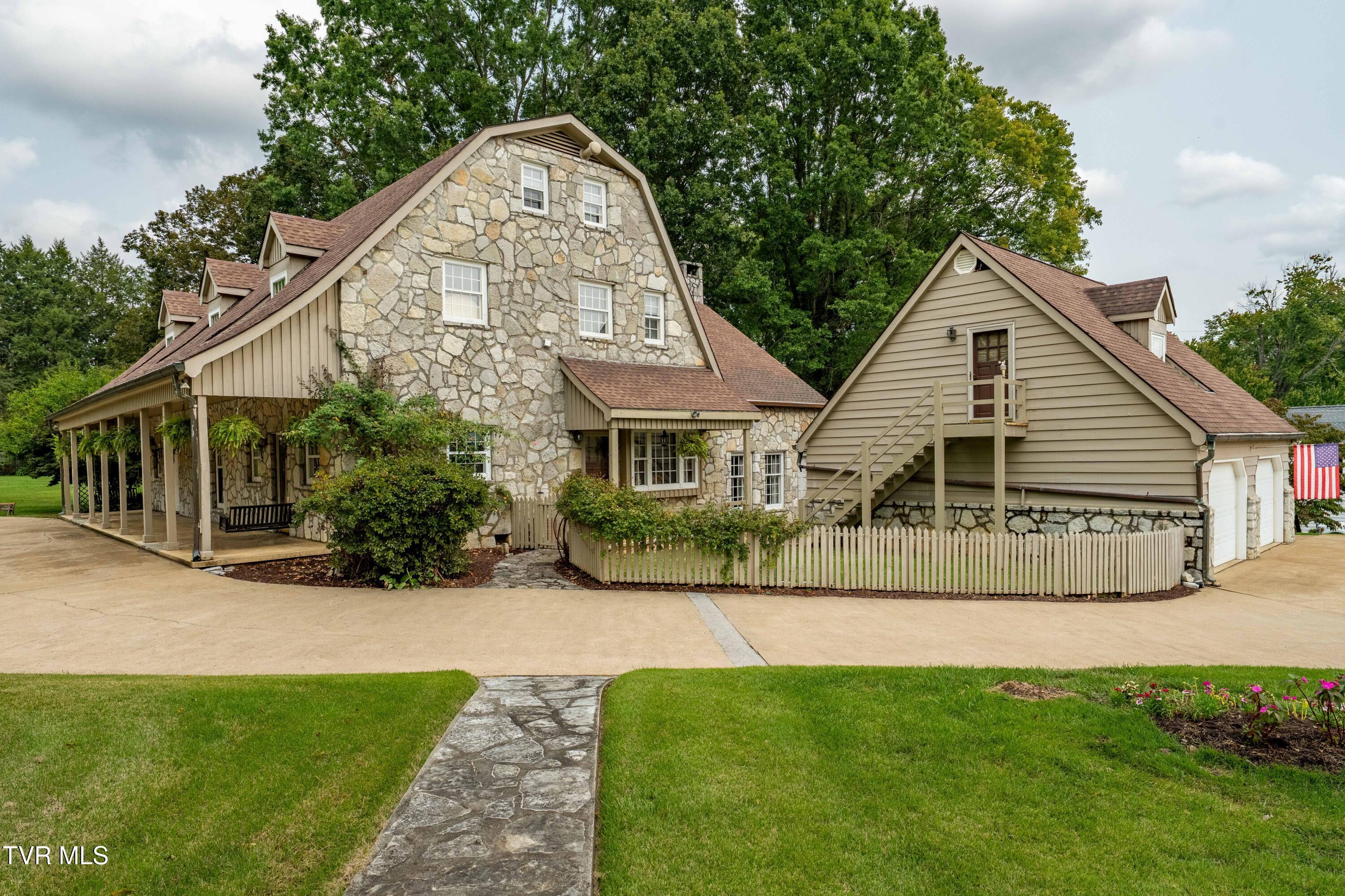 Image 1: 7 Llewellyn Wood Object removal (7 of 63