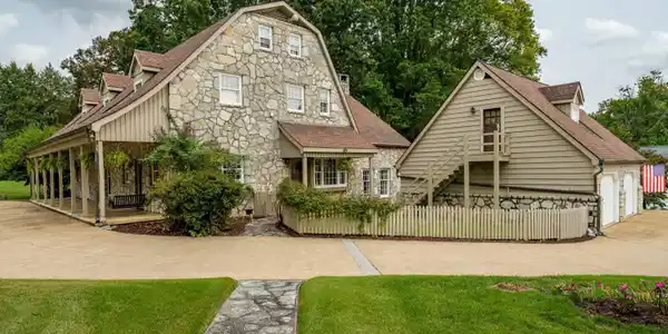 7 Llewellyn Wood