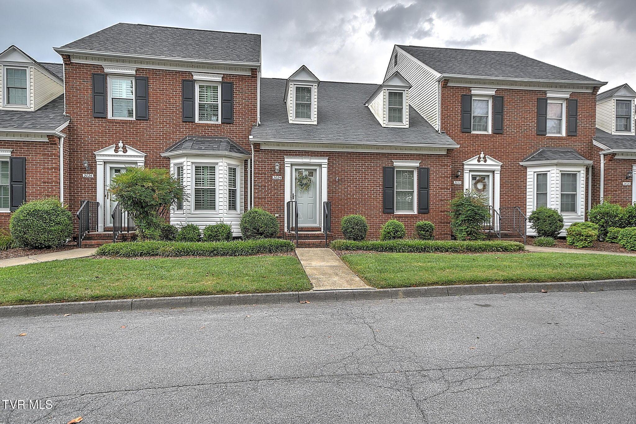 Image 4: 4-web-or-mls-2024 W Manor AH-5
