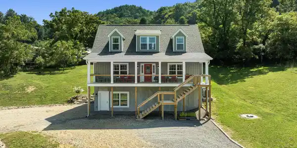 306 Silver Oak Trail