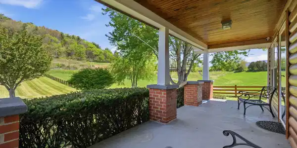 Image 3: 27-web-or-mls-EXT_1652