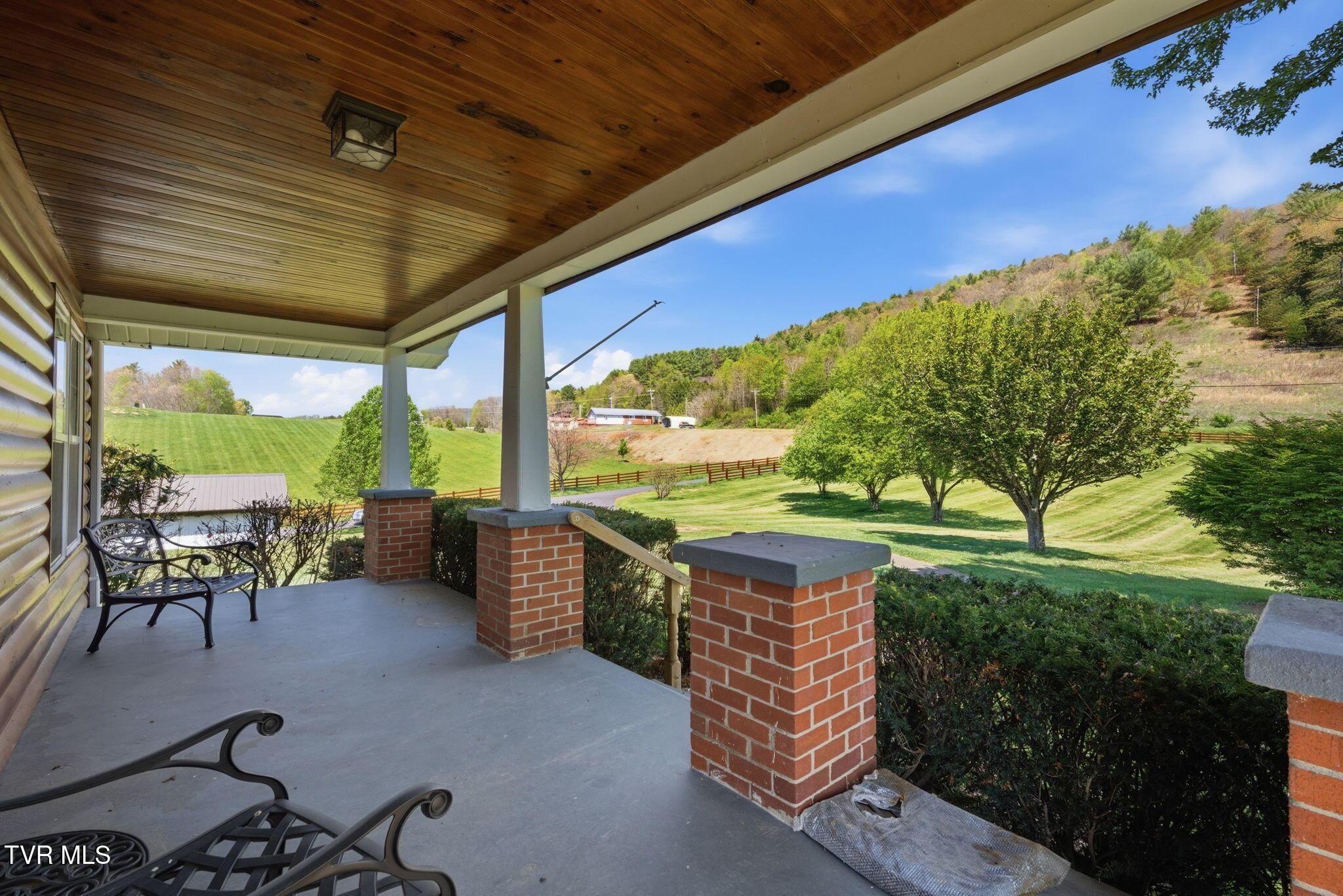 Image 4: 28-web-or-mls-EXT_1657