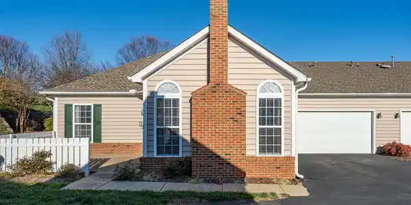 233 Avonlea Place