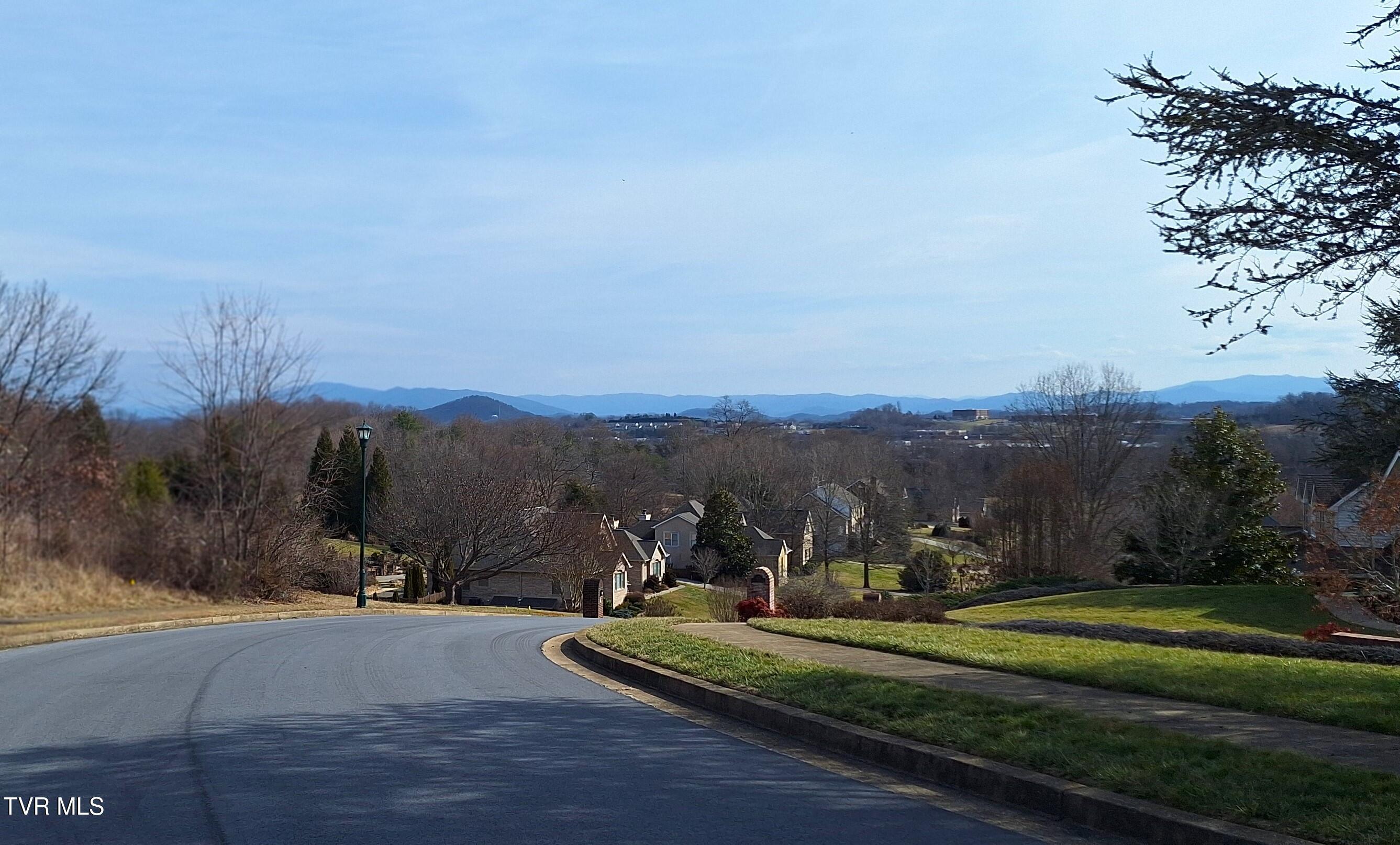 Image 2: 1 more view