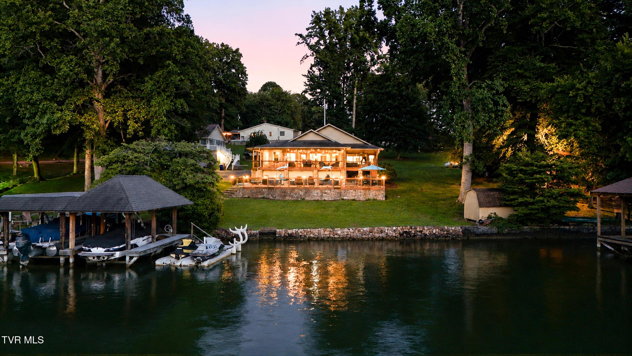 Image 2: 2_788 lake point dr-2