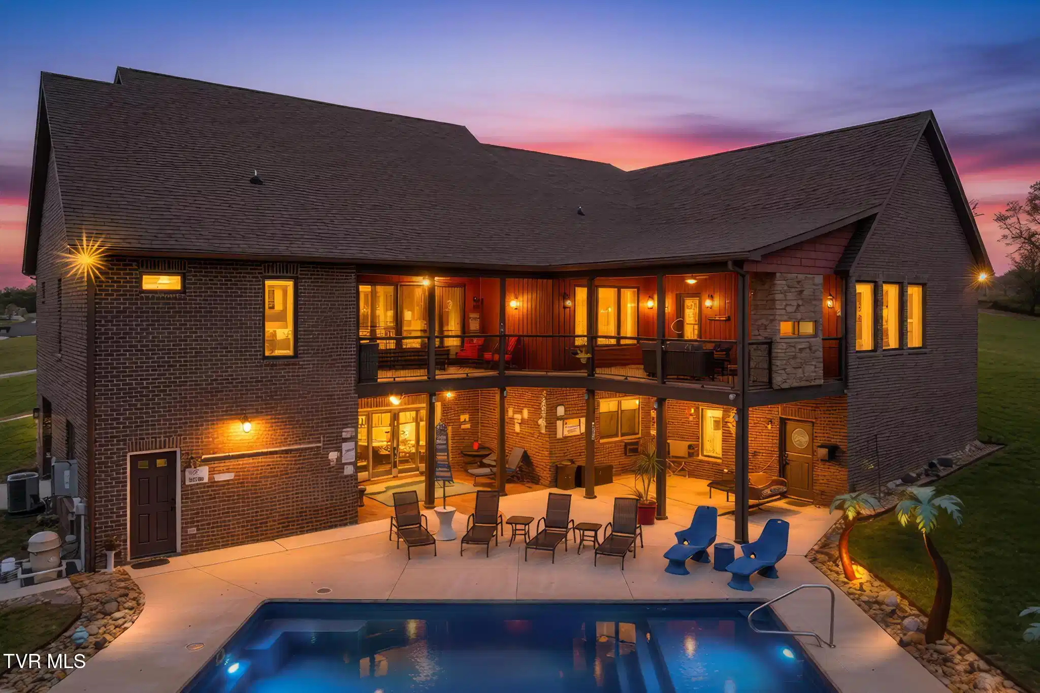 Image 1: Outdoor Entertaining Area