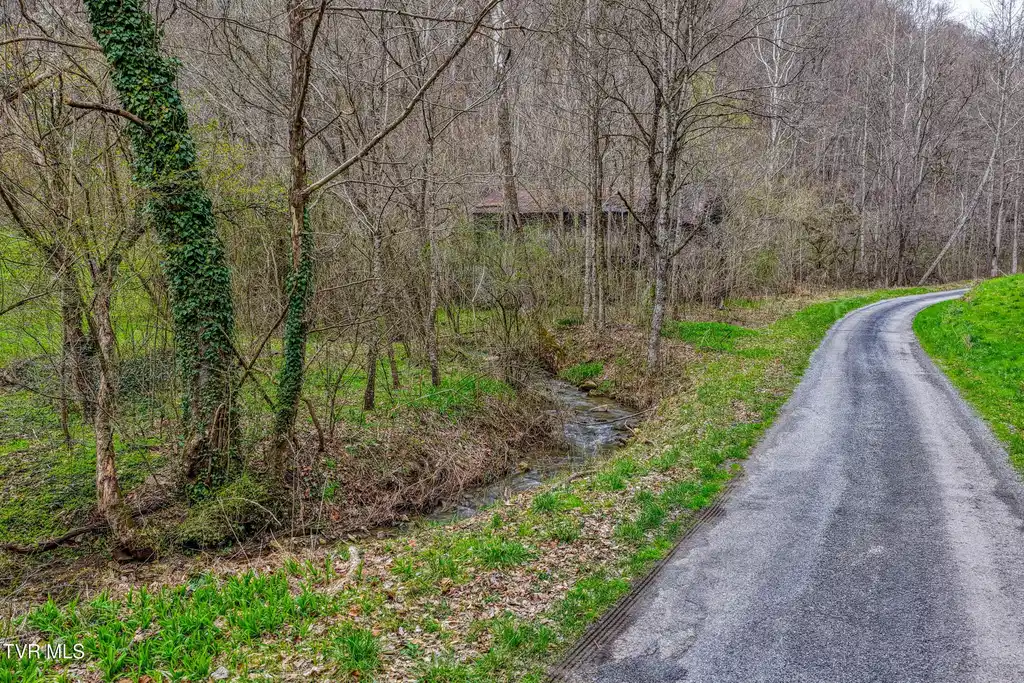 Image 1: 1795 Bear Hollow. Gvl MLSa (1 of 35)