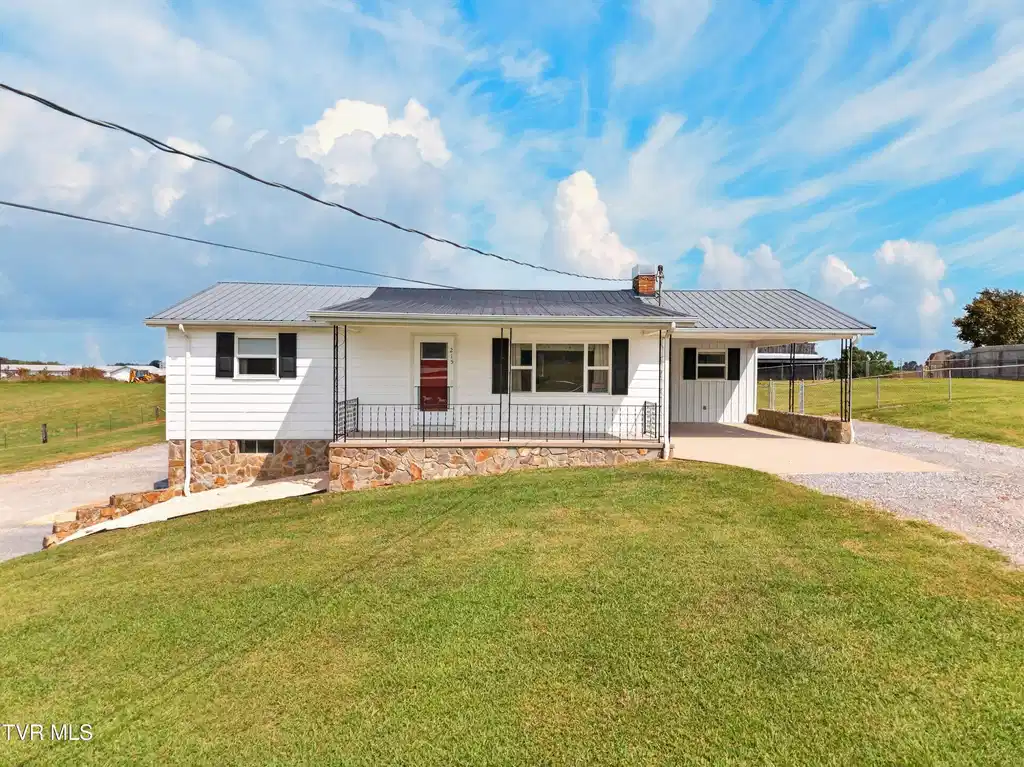 Image 1: 001-215WhiteSandsRoad-Greeneville-TN-377