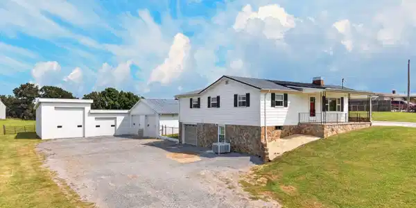 Image 4: 002-215WhiteSandsRoad-Greeneville-TN-377