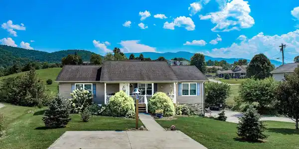 1109 Caleb Lane