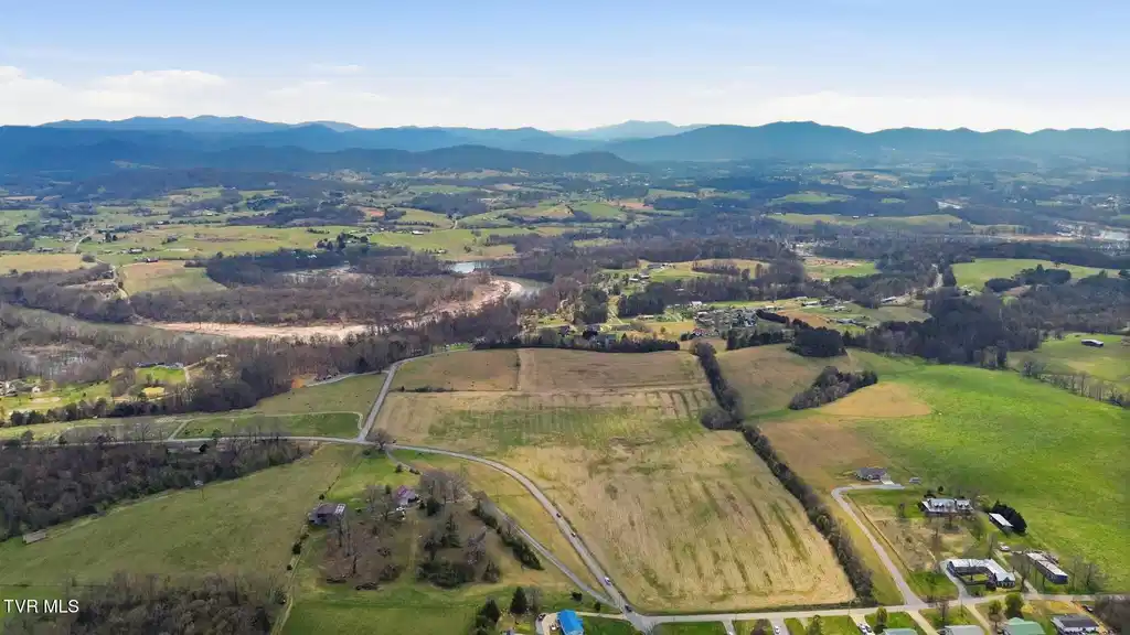 Image 1: 4-web-or-mls-DJI_0321