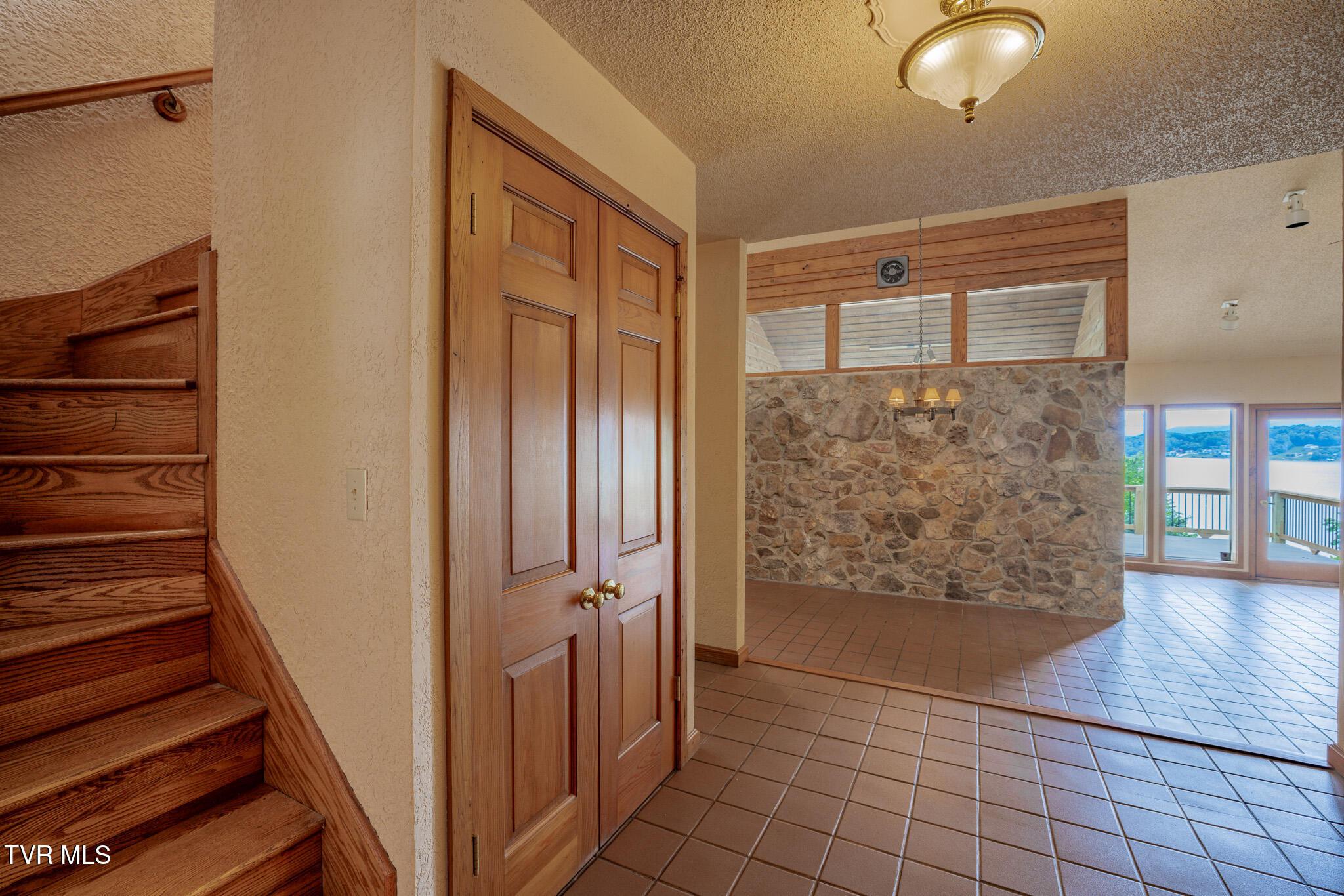 Image 2: 1R9A8027-HDR-2