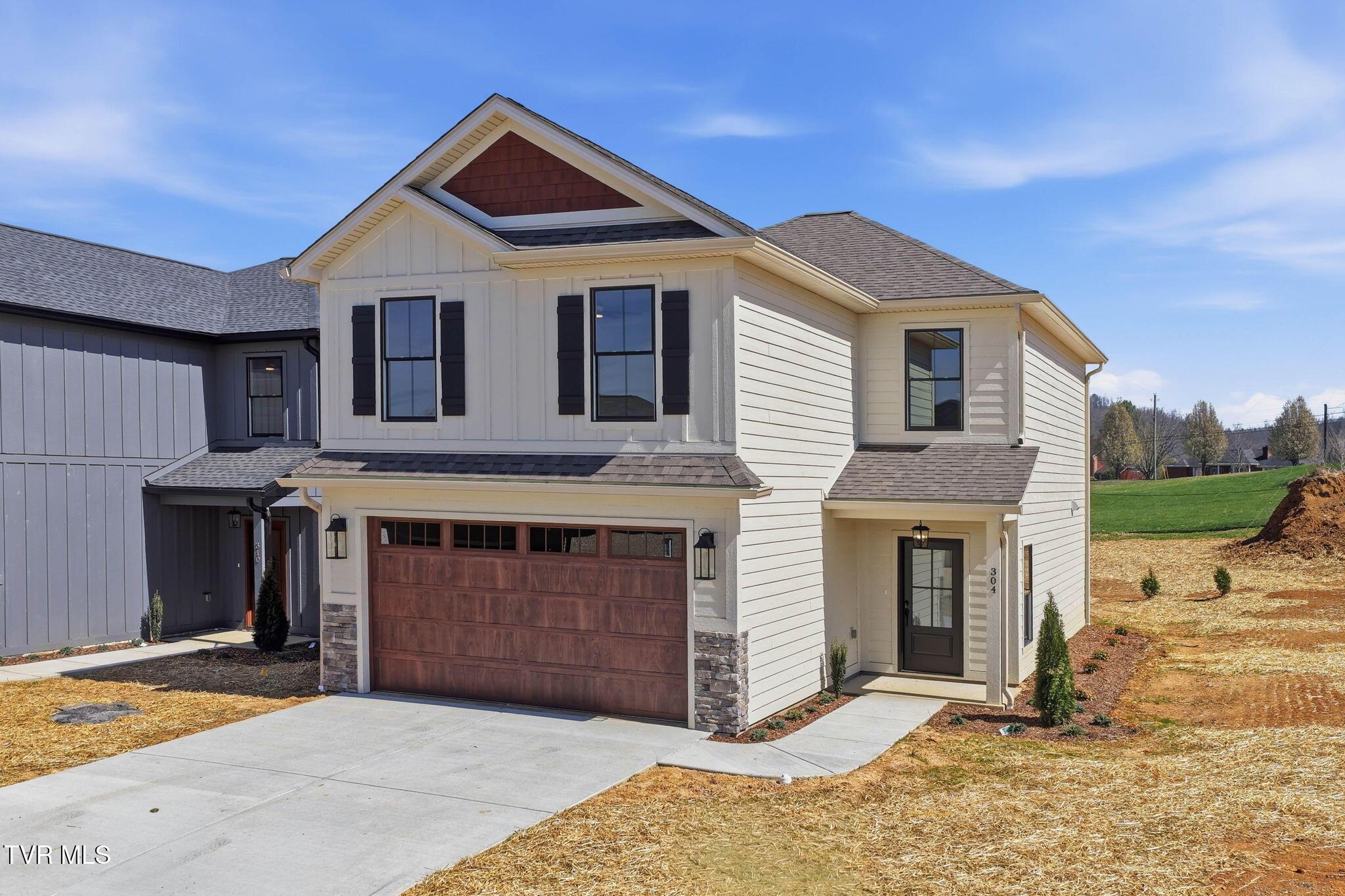 Image 2: 12-web-or-mls-304 Monroe Dr-2
