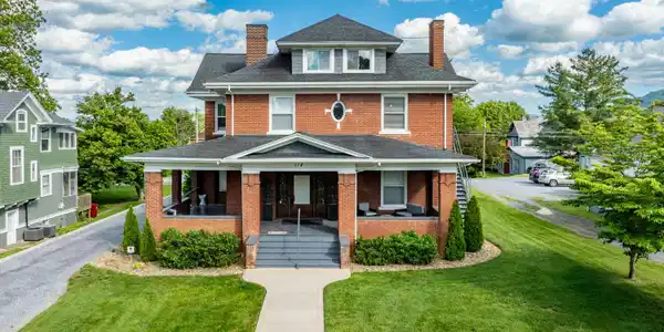 114 East Unaka Avenue
