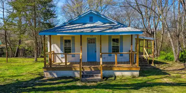 720 Old Highway 11