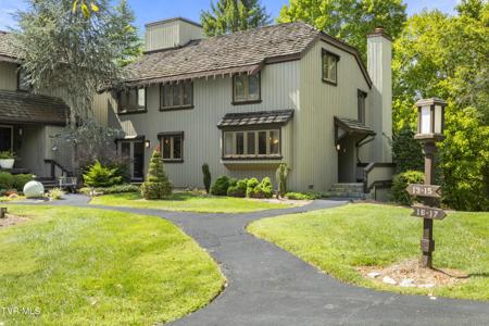 15 Crown Circle