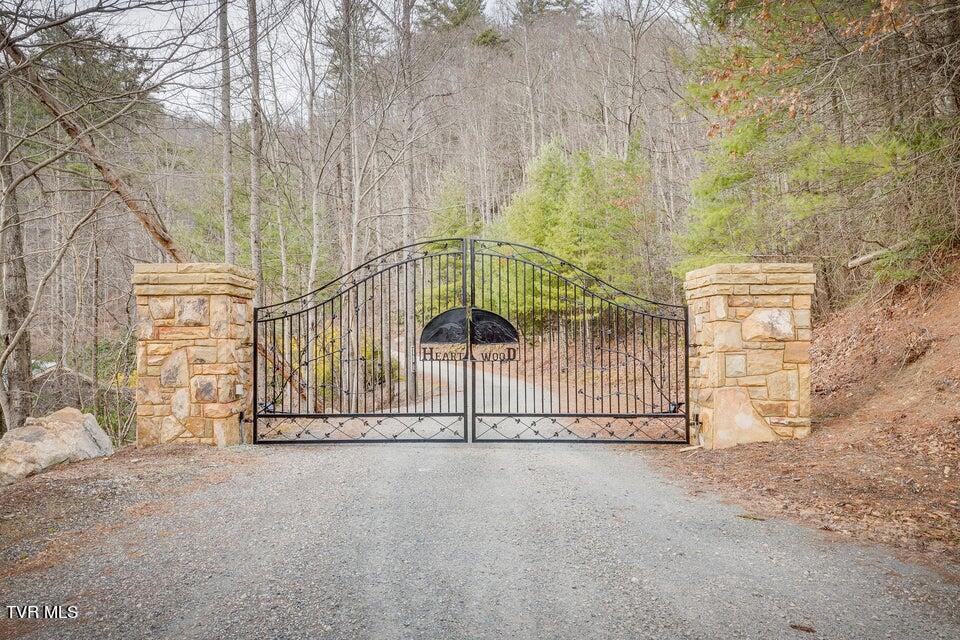 Image 2: Heartwood Gate