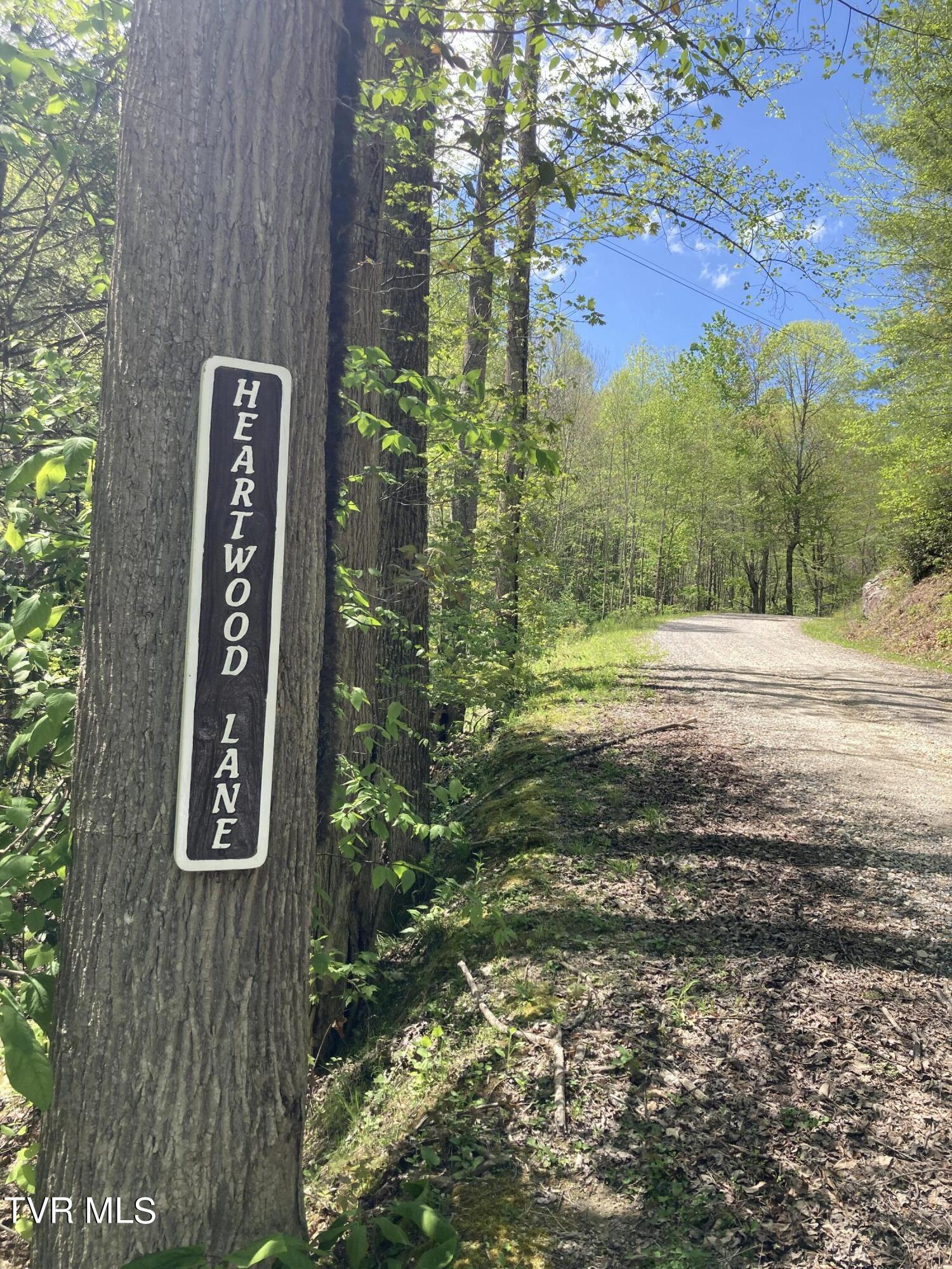 Image 3: Heartwood lane sign at entrance