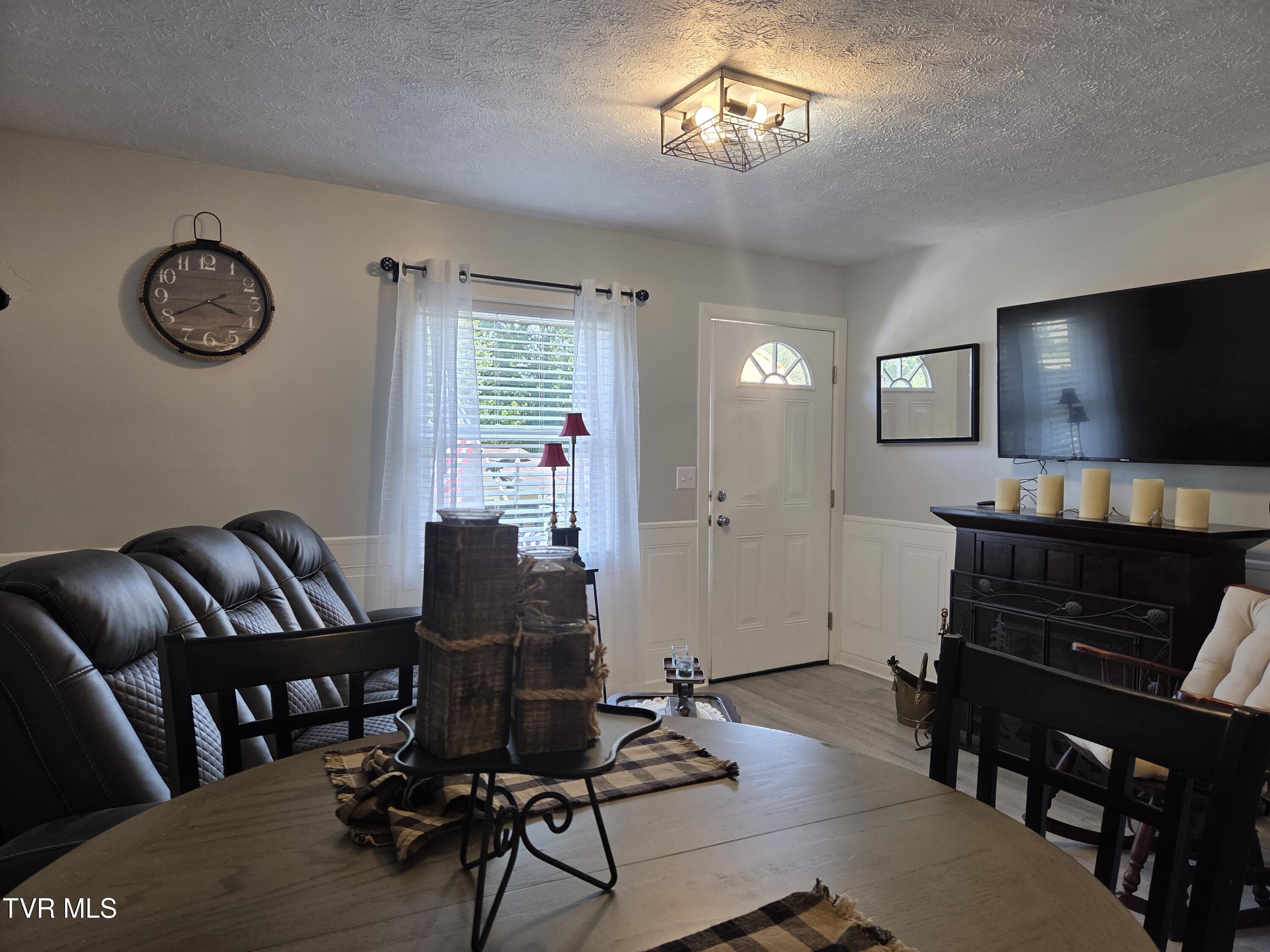 Image 2: Living Room