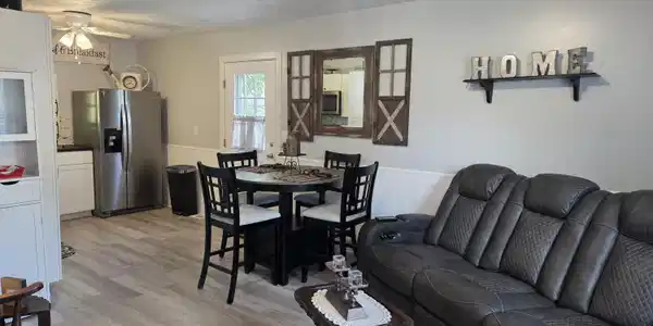 Image 3: Living Room