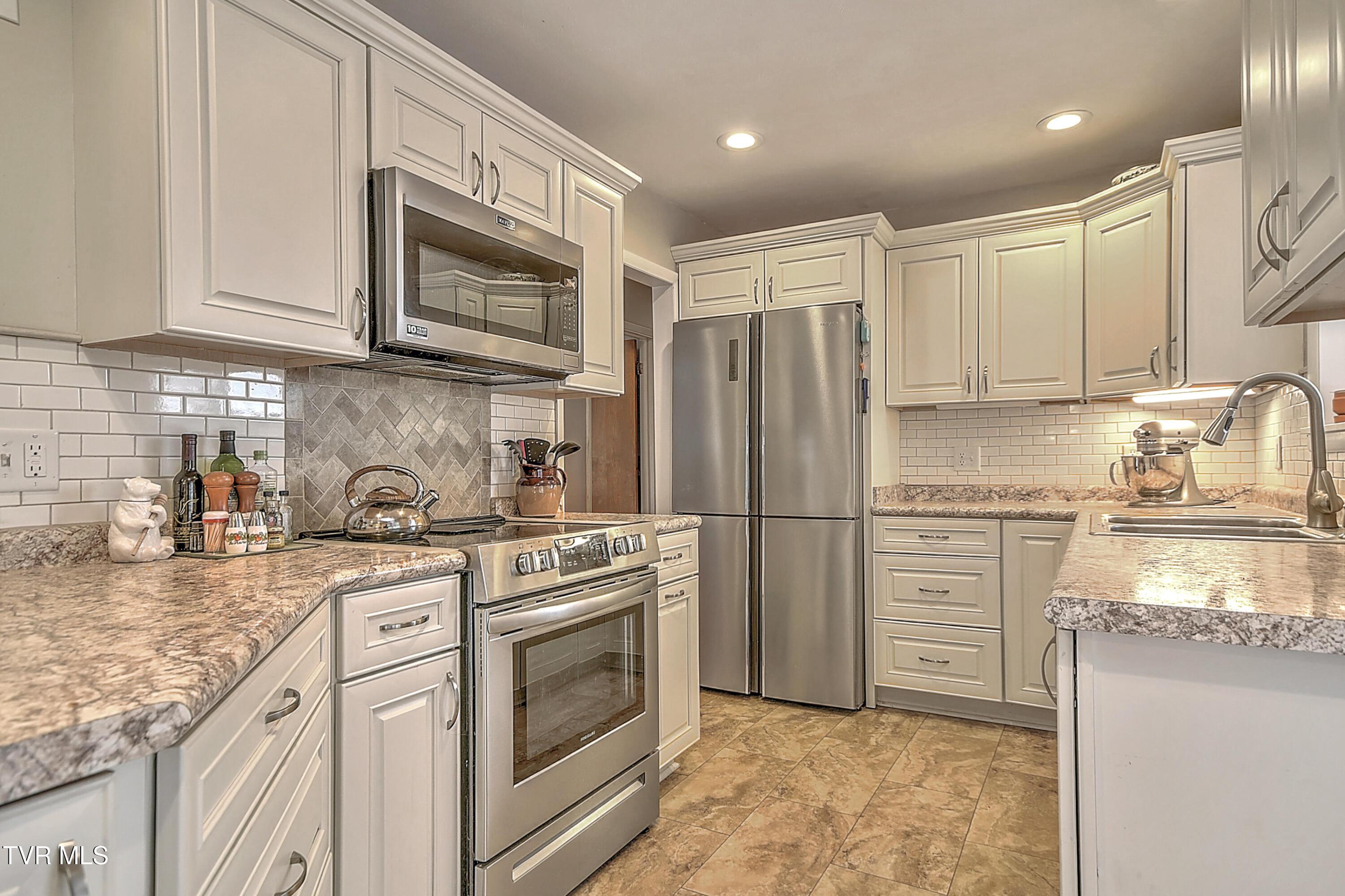 Image 4: 806 Holis GN-12