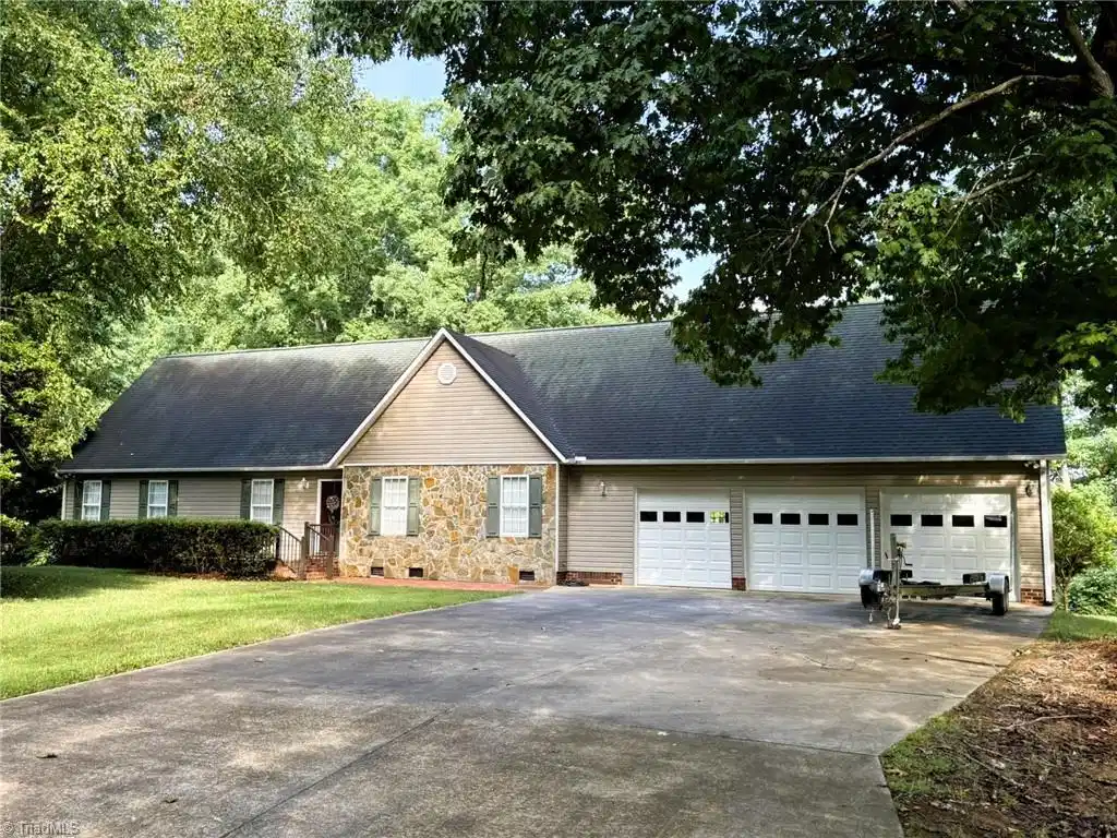 Image 1: Primary Photo Front of the Home