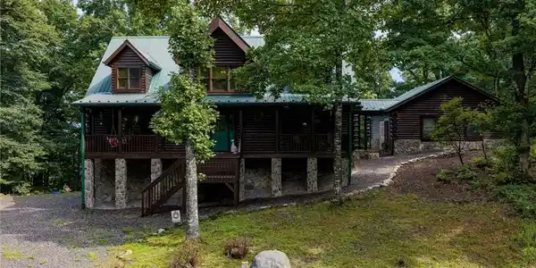 Image 2: Log Cabin In Buck Mountain