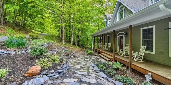 Image 3: Garden walk to front door