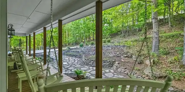 Image 4: Front garden gathering area