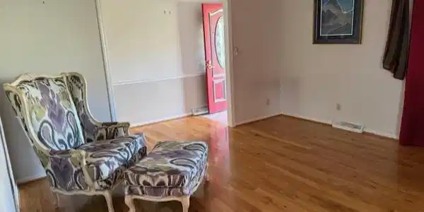 Image 4: living room