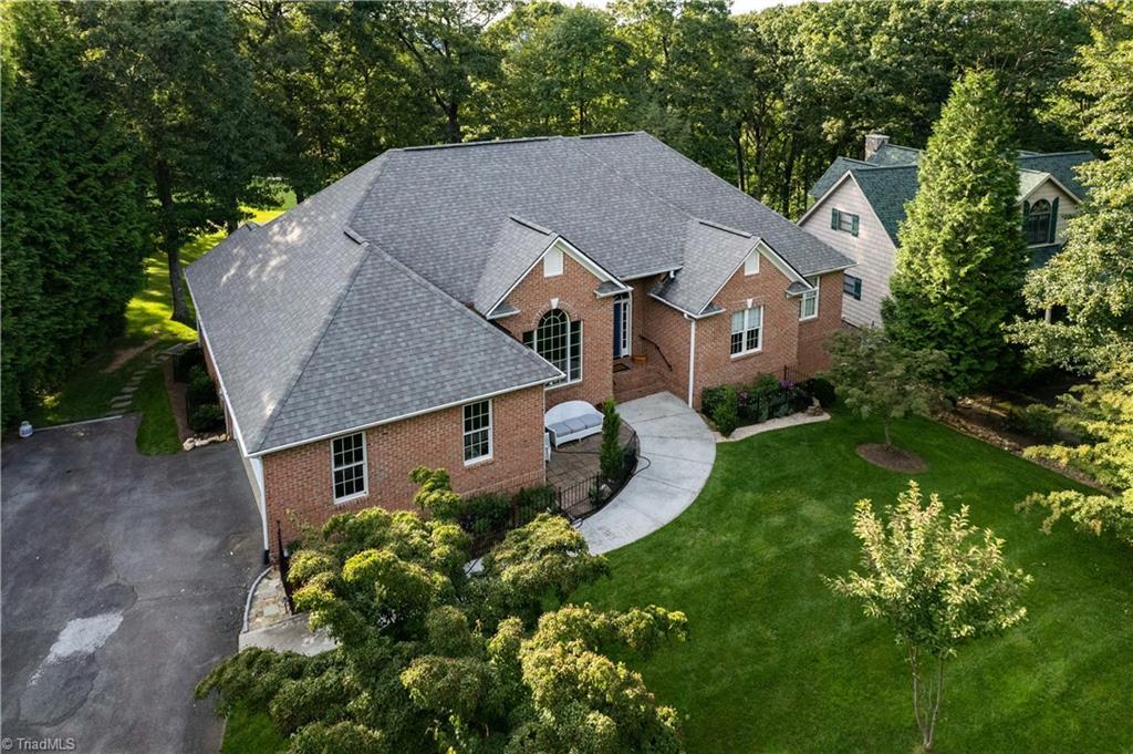 Image 2: Transitional-style home built in 2007