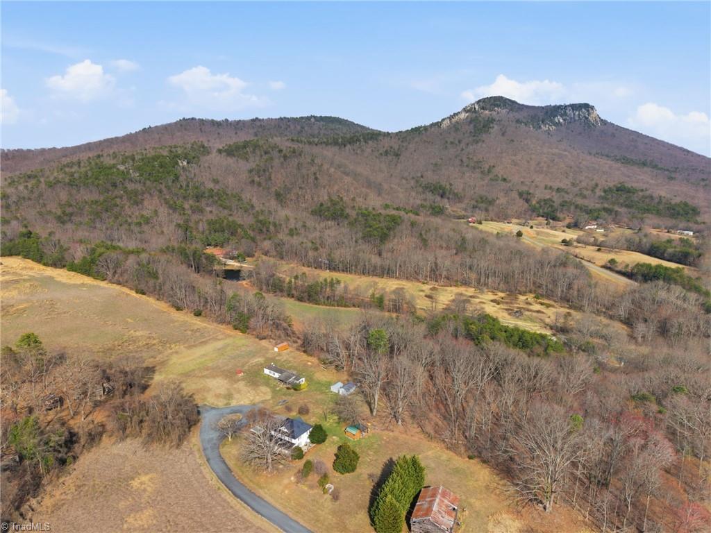 Image 2: Stunning mountain views